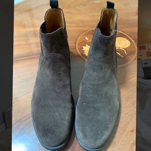 Men’s Brown suede Vagabond boots